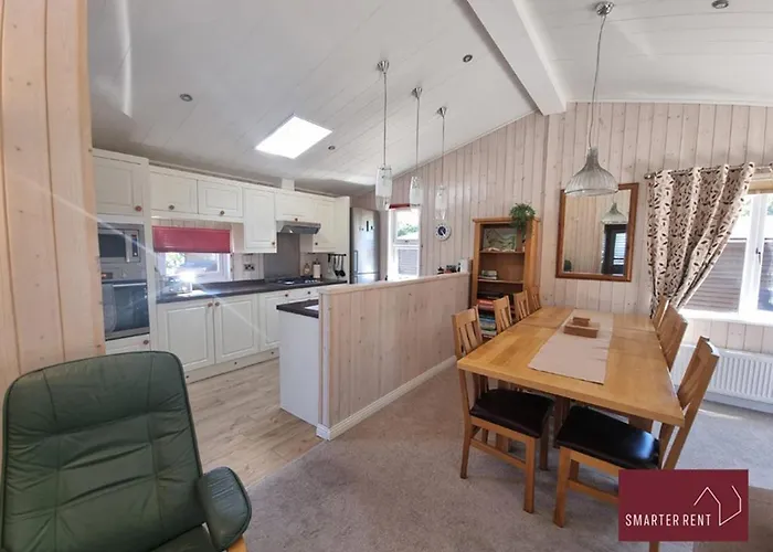 Milford On Sea - 4 Bedroom Lodge In Shorefield Country Park