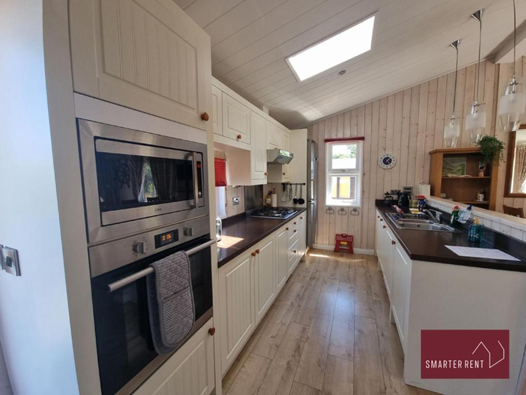 - 4 Bedroom In Shorefield Country Park Apartment