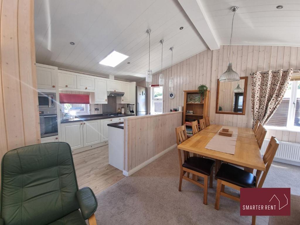 Apartment - 4 Bedroom In Shorefield Country Park Milford on Sea
