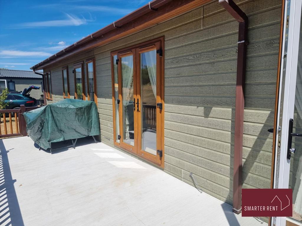 - 4 Bedroom In Shorefield Country Park Milford on Sea