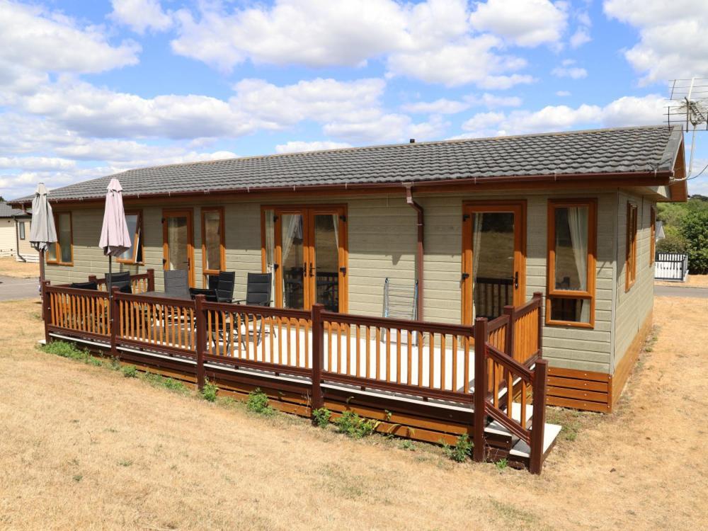 - 4 Bedroom In Shorefield Country Park Apartment *